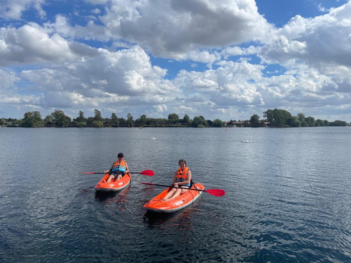 Luxury Lakeside Lodge L2 With Hot Tub Situated At Tattershall Lakes Country Park Kültér fotó