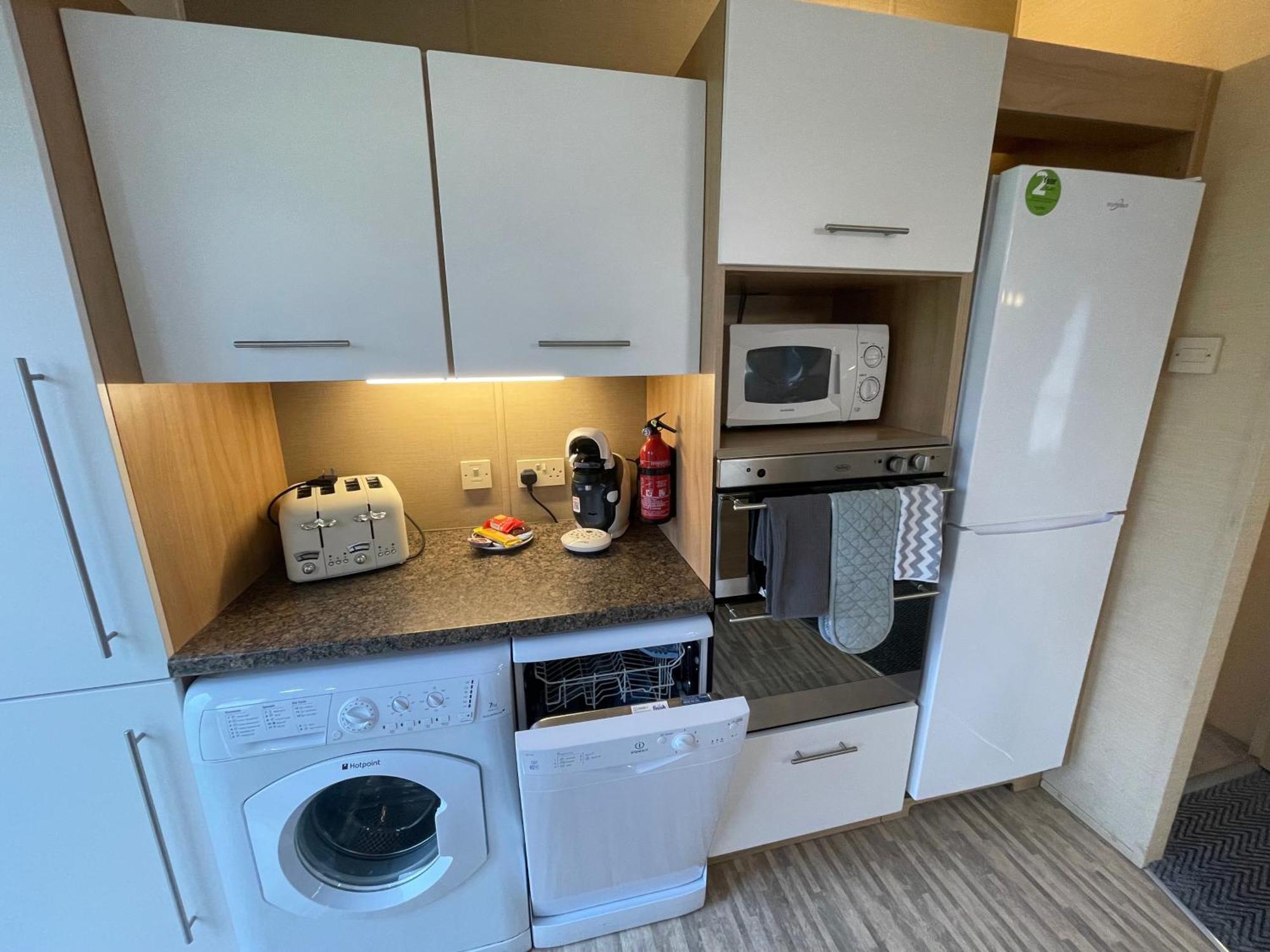 Luxury Lakeside Lodge L2 With Hot Tub Situated At Tattershall Lakes Country Park Kültér fotó