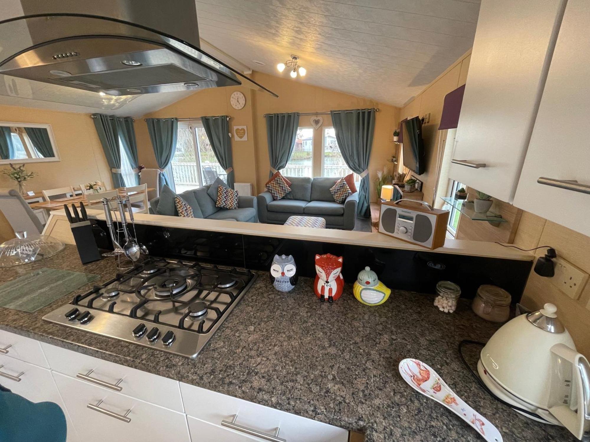 Luxury Lakeside Lodge L2 With Hot Tub Situated At Tattershall Lakes Country Park Kültér fotó
